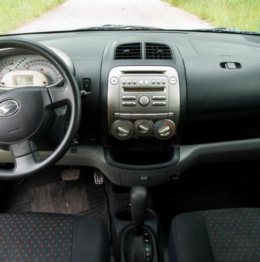 Daihatsu Sirion photo 2