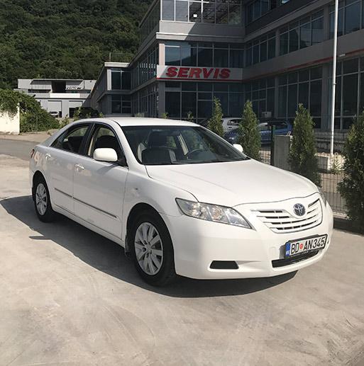 Toyota Camry photo 2